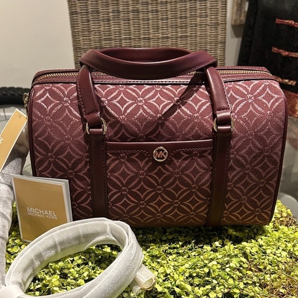 Michael Michael Kors Burgundy Duffel/Satchel
Bag NWT $678.00 - Picture 5 of 6